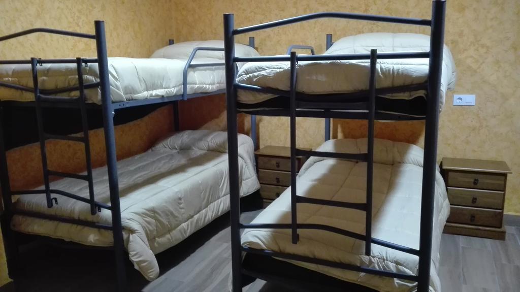 Отель Hostal La Aldaba Монтеарагон Экстерьер фото