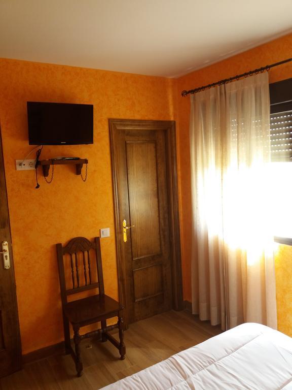 Отель Hostal La Aldaba Монтеарагон Экстерьер фото