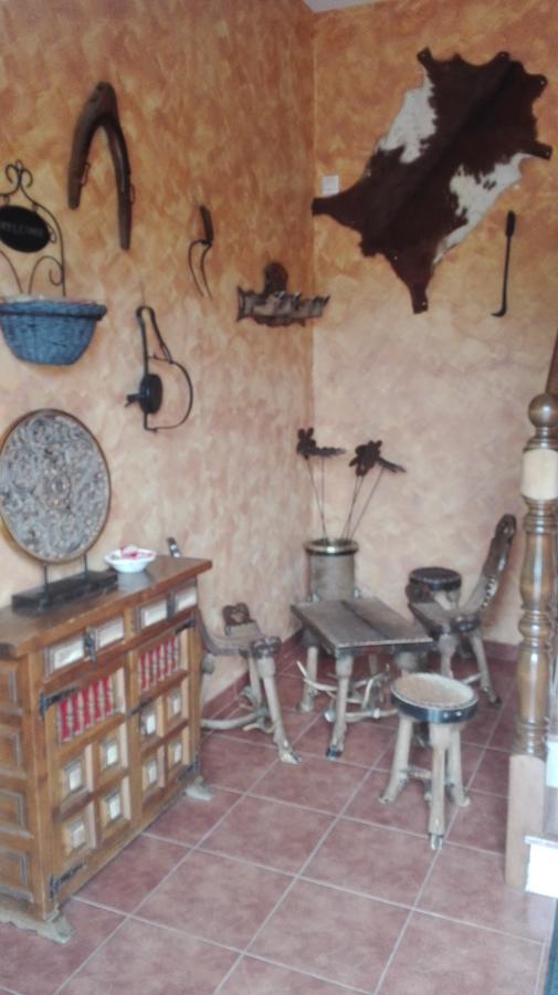 Отель Hostal La Aldaba Монтеарагон Экстерьер фото